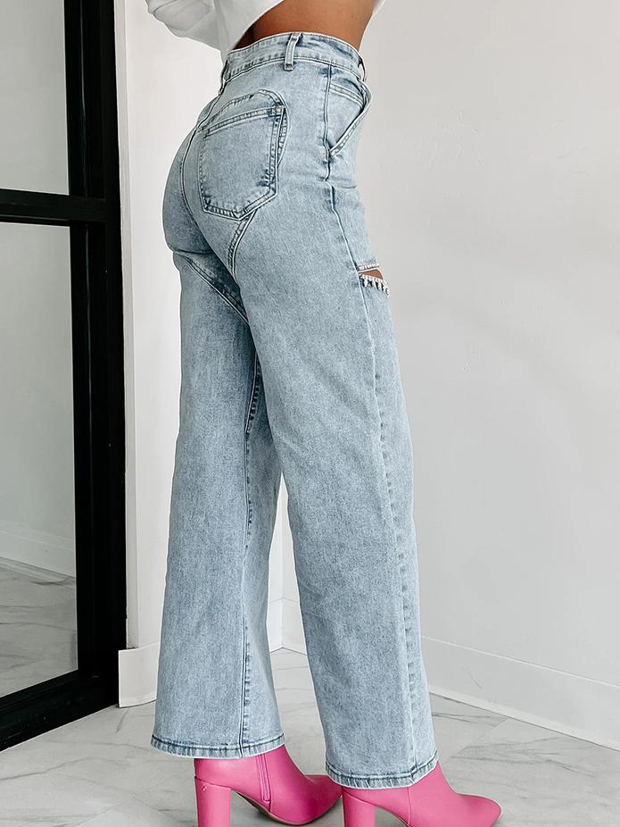 Džíny s přímým střihem a zdobené kamínky ve stylu distressed