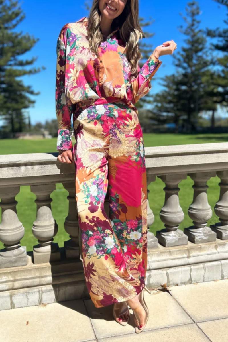 Blommig mjuk satinknappsats