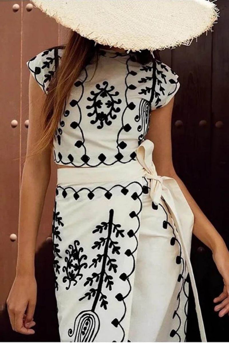 에스닉 프린트 크롭 탑 & 타이어업 랩 미디 스커트 세트