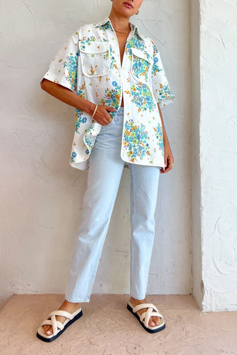 Sada halenky s květinovým potiskem, slonovinovým lemem a kapsami a elastických šortek na zádech