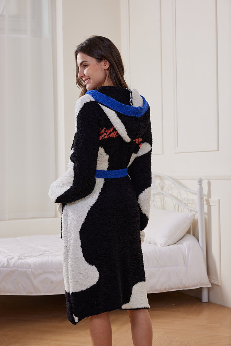 Rochie cu glugă din pluș cu un singur rând de nasturi