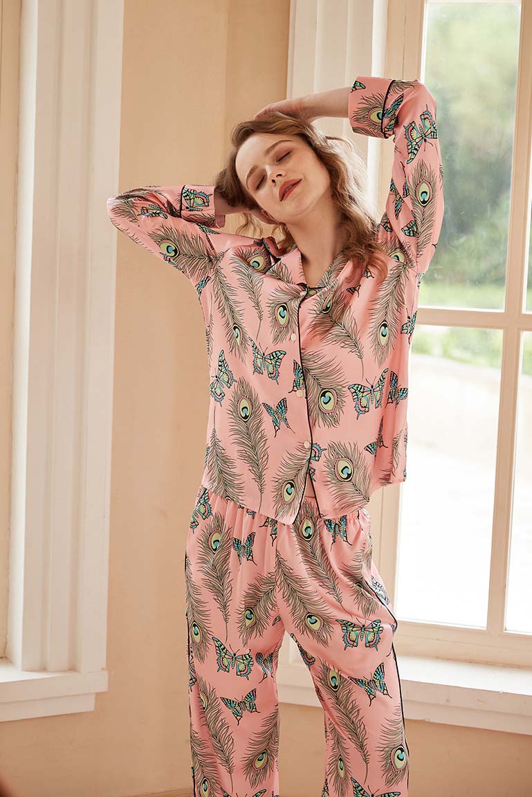 Conjunto de pijama de manga larga con estampado de mariposas y plumas de fénix