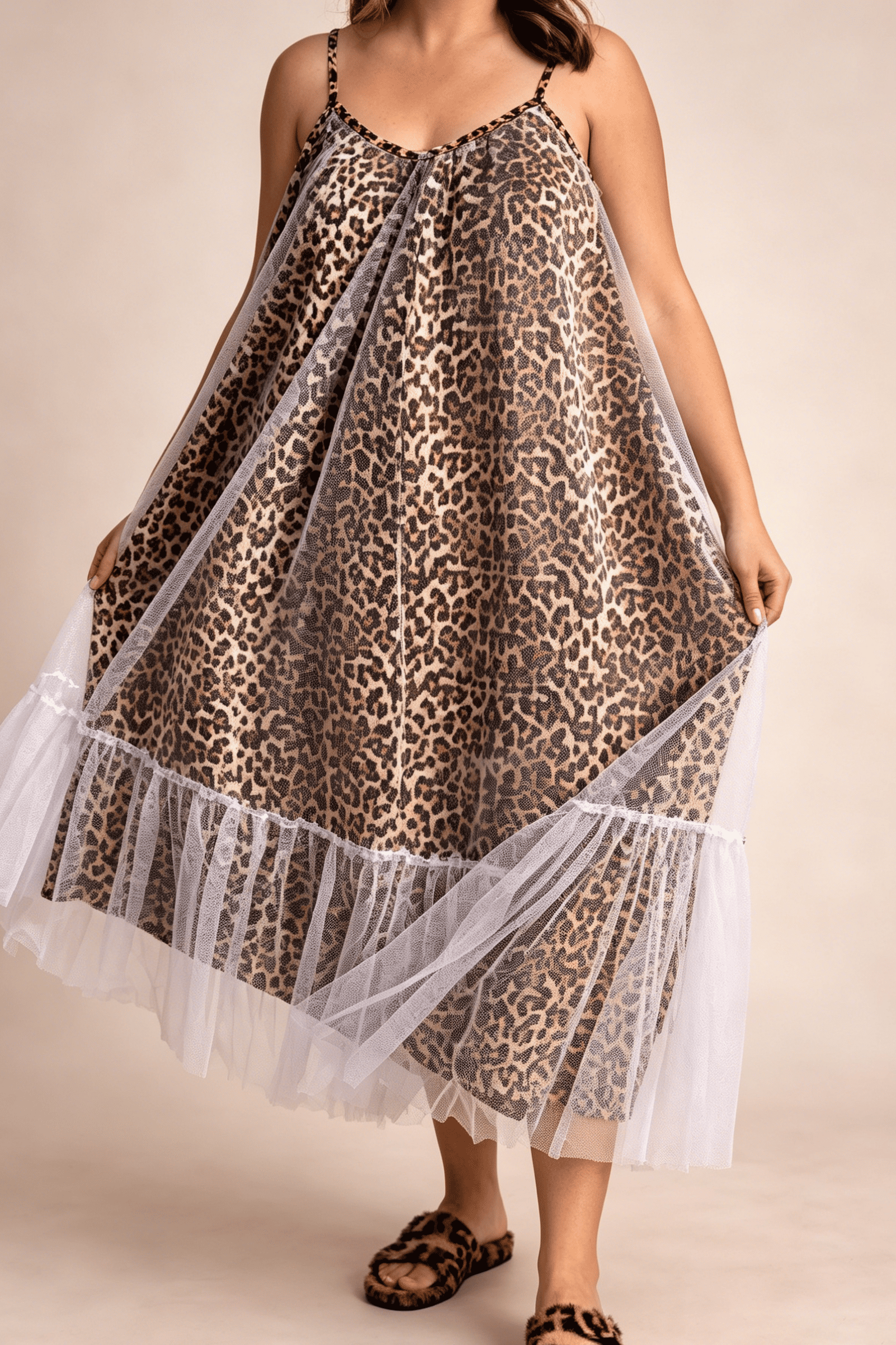 Robe souvenir en résille et tulle léopard