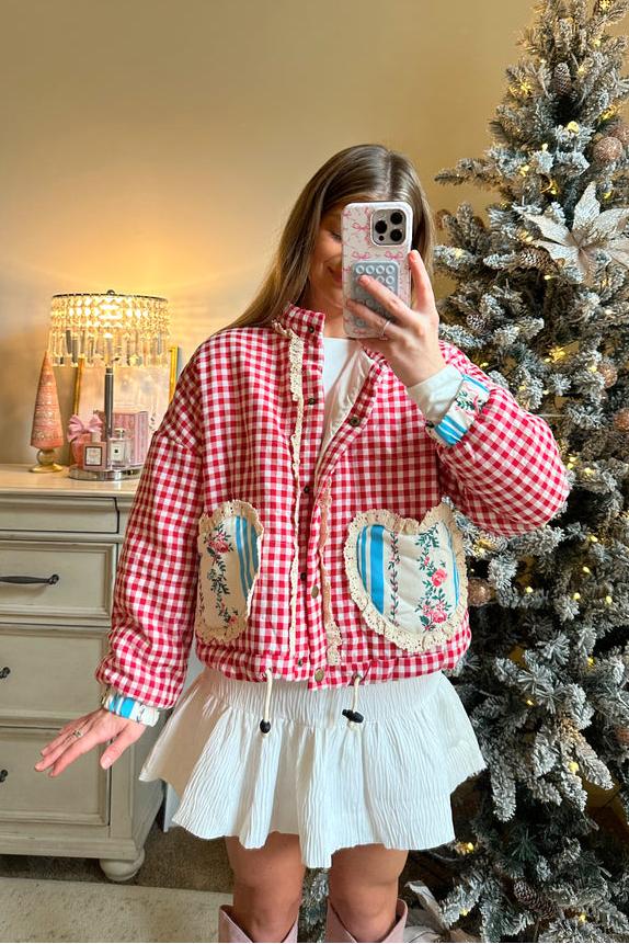 Jachetă cu buzunar în formă de inimă roz în carouri