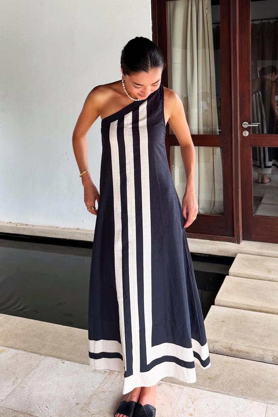 Rochie midi cu decolteu asimetric