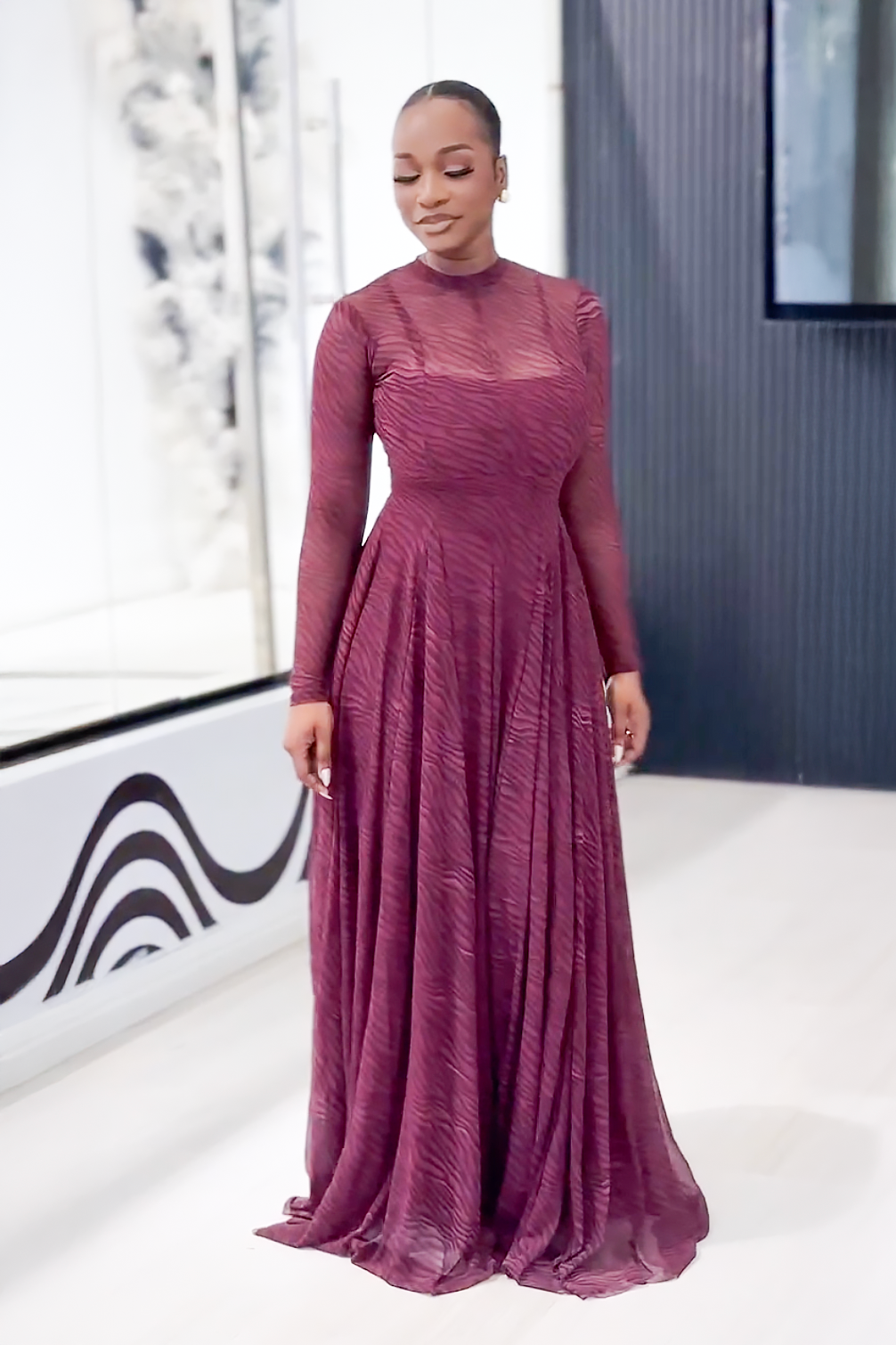 그레이스 플로럴 아플리케 반팔 미디 드레스