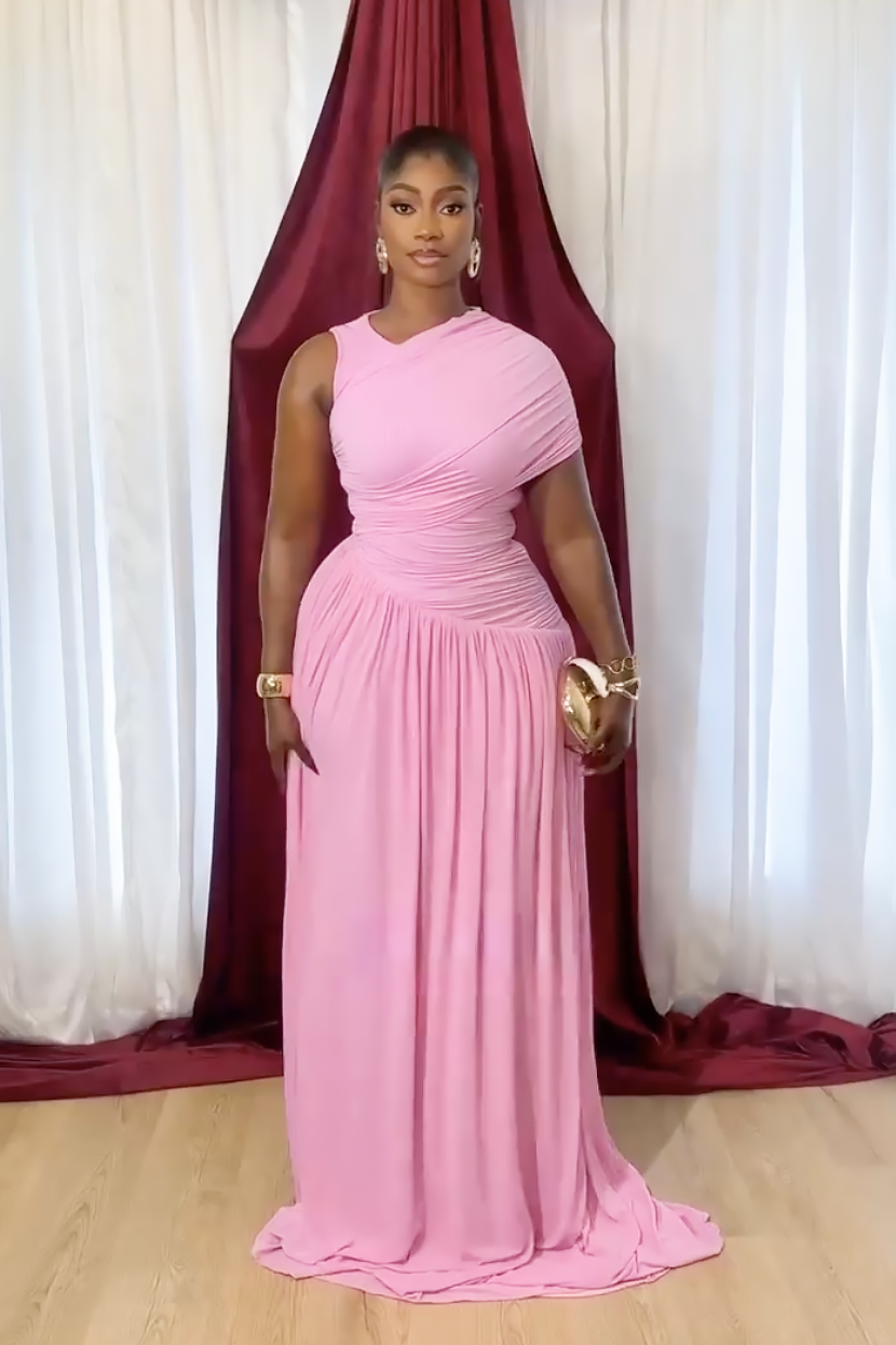 Maxi šaty s jedním ramenem v horké růžové barvě s řasením