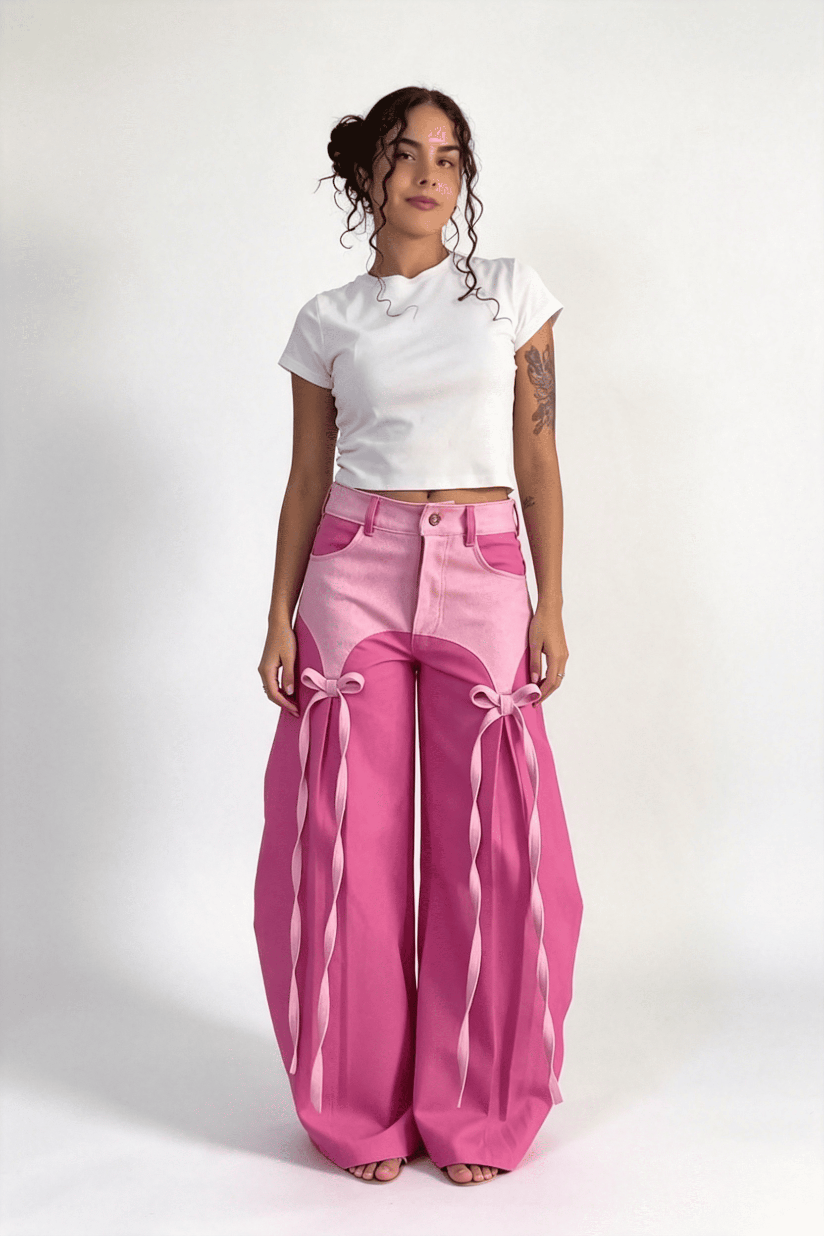 Pantalon noir à jambes larges et taille en dentelle