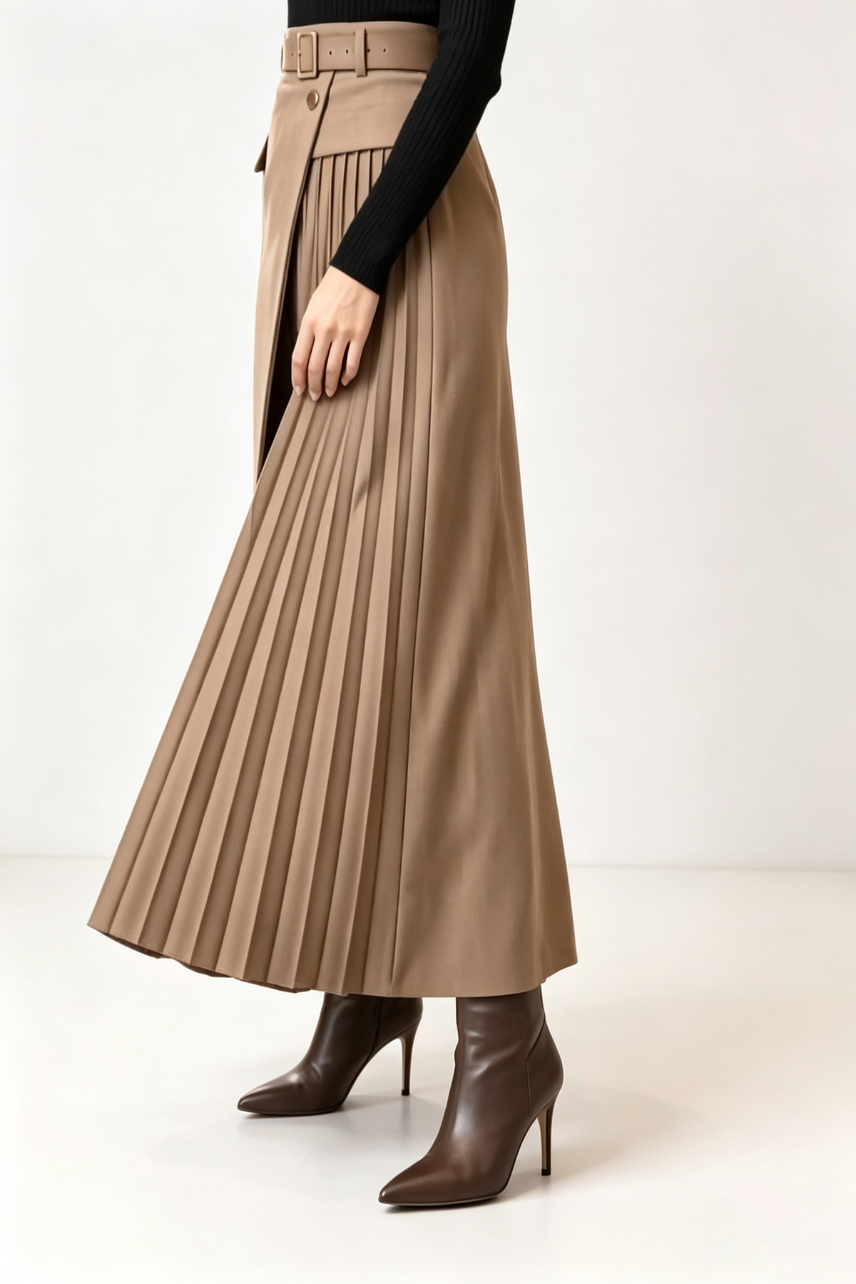 Asymmetrisk midinederdel med frynser