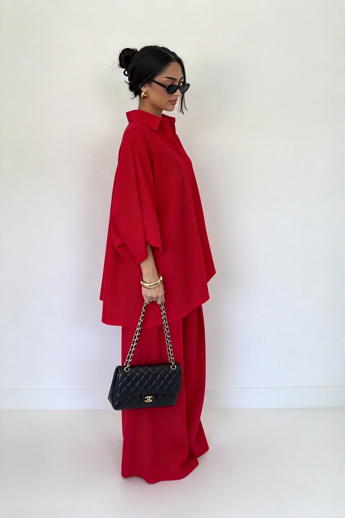 Ensemble gilet court blanc et pantalon-jupe-culotte à jambes larges