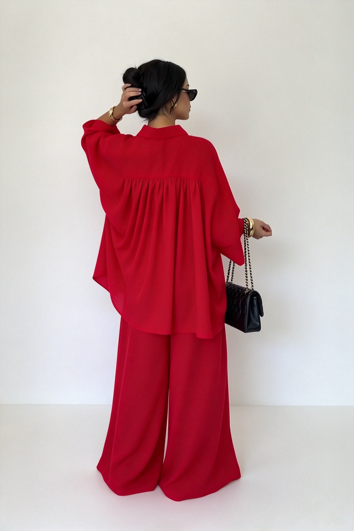 Ensemble gilet court blanc et pantalon-jupe-culotte à jambes larges