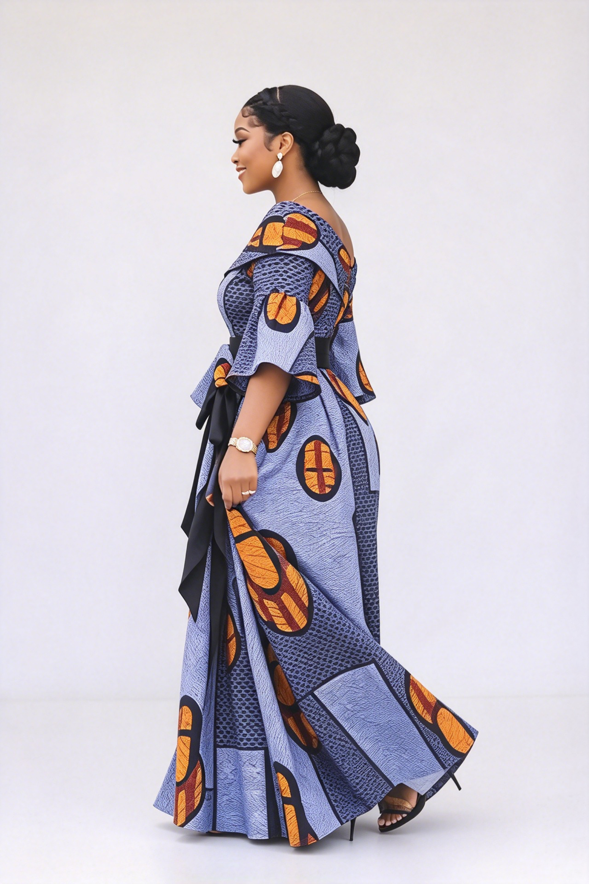 Maxi-Kleed mat engem Schëller, voluminéis mat Print