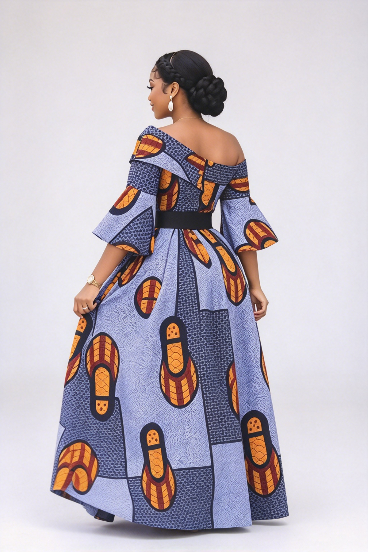 Maxi-Kleed mat engem Schëller, voluminéis mat Print