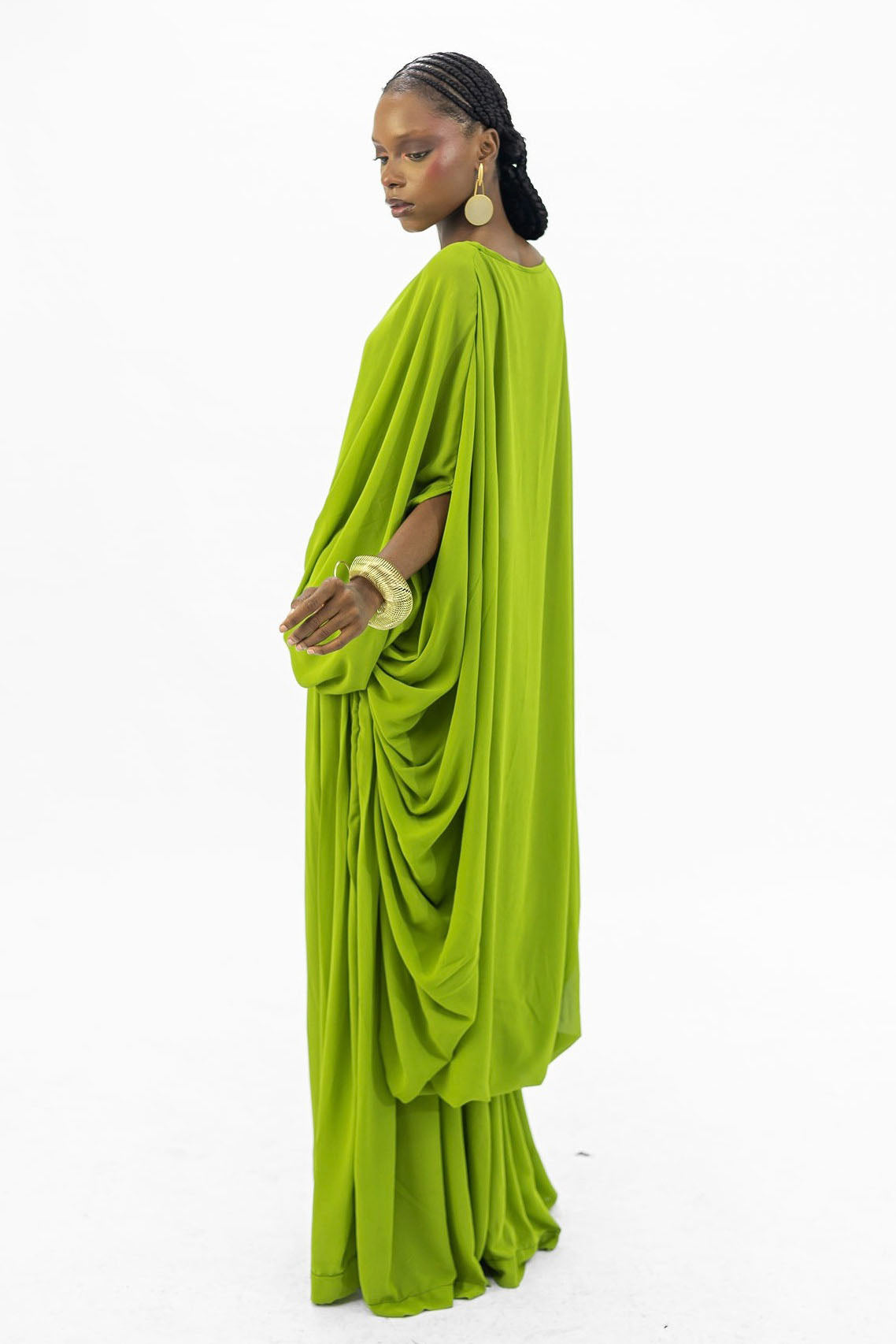 Maxikleid mit weiten Ärmeln und Drapierung
