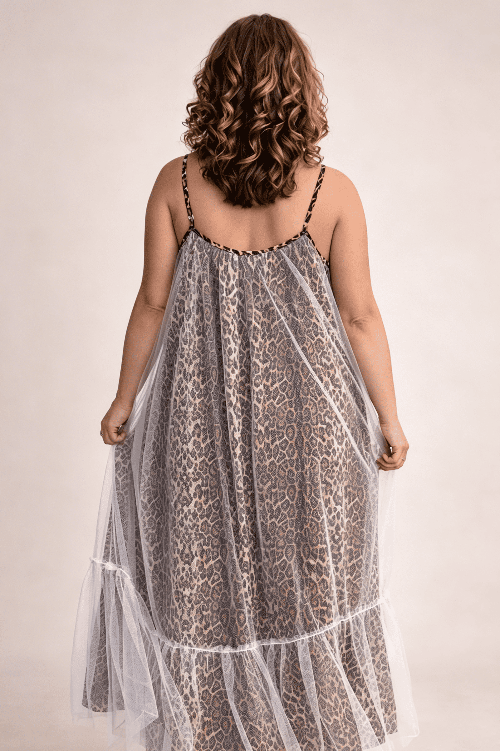 Robe souvenir en résille et tulle léopard