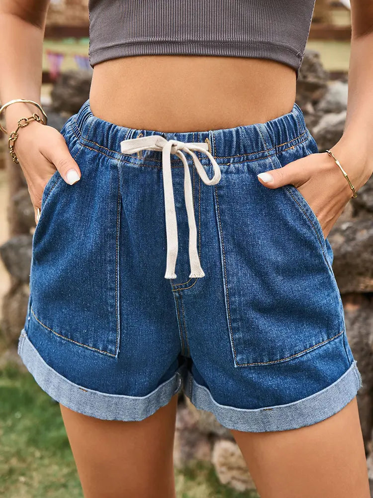 Denim-Shorts mat Bindriem an der Taille an opgekrämpeltem Saum