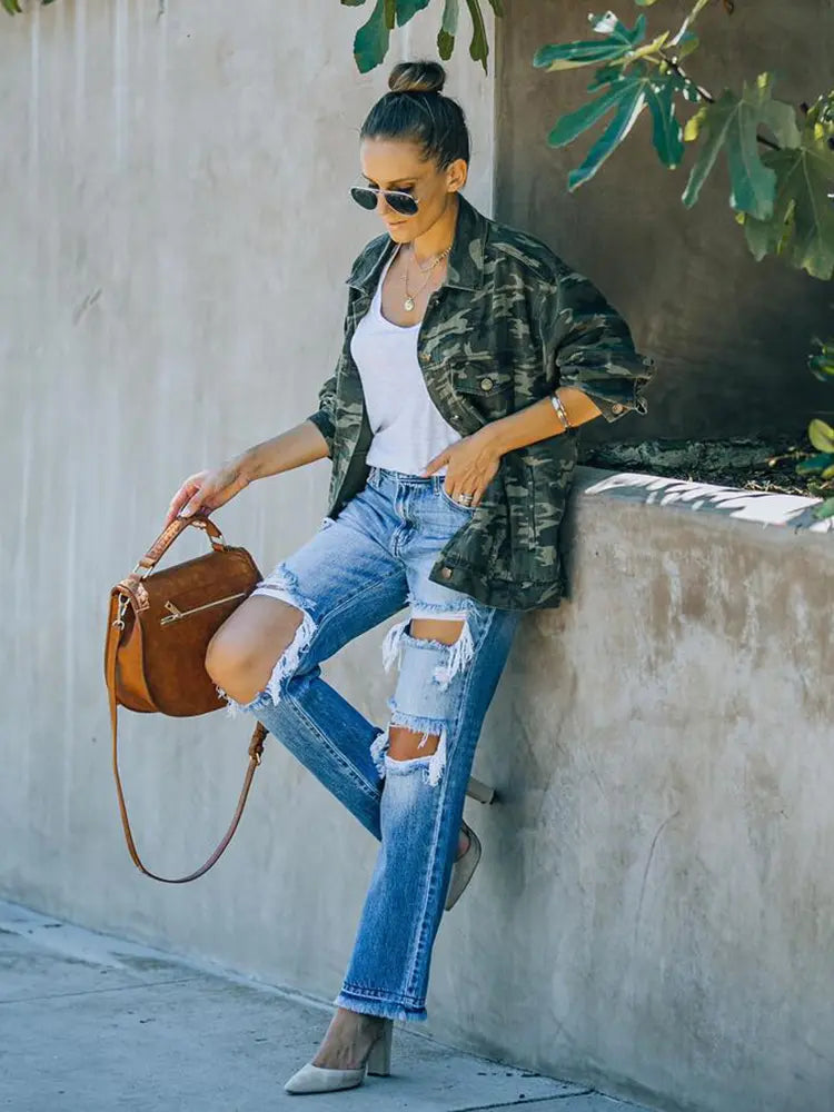 Ripped Distressed Jeans am Bettler-Stil