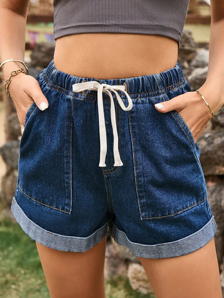 Denim-Shorts mat Bindriem an der Taille an opgekrämpeltem Saum