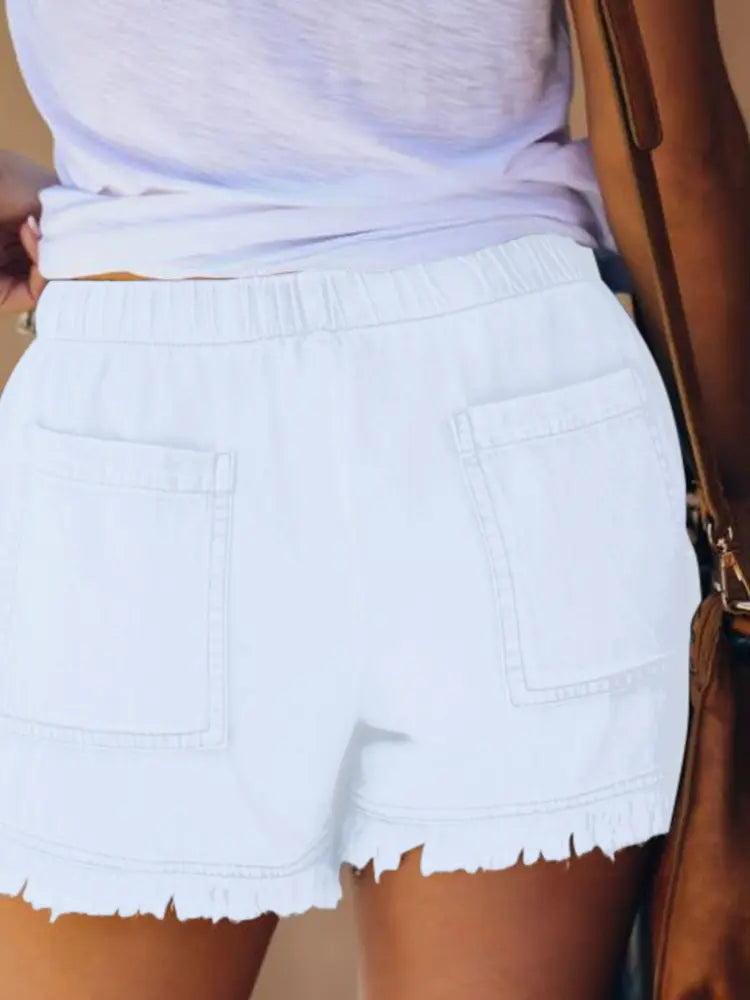 Denim Hotpants mat elasteschem Bund a Slim-Fit-Schnëtt
