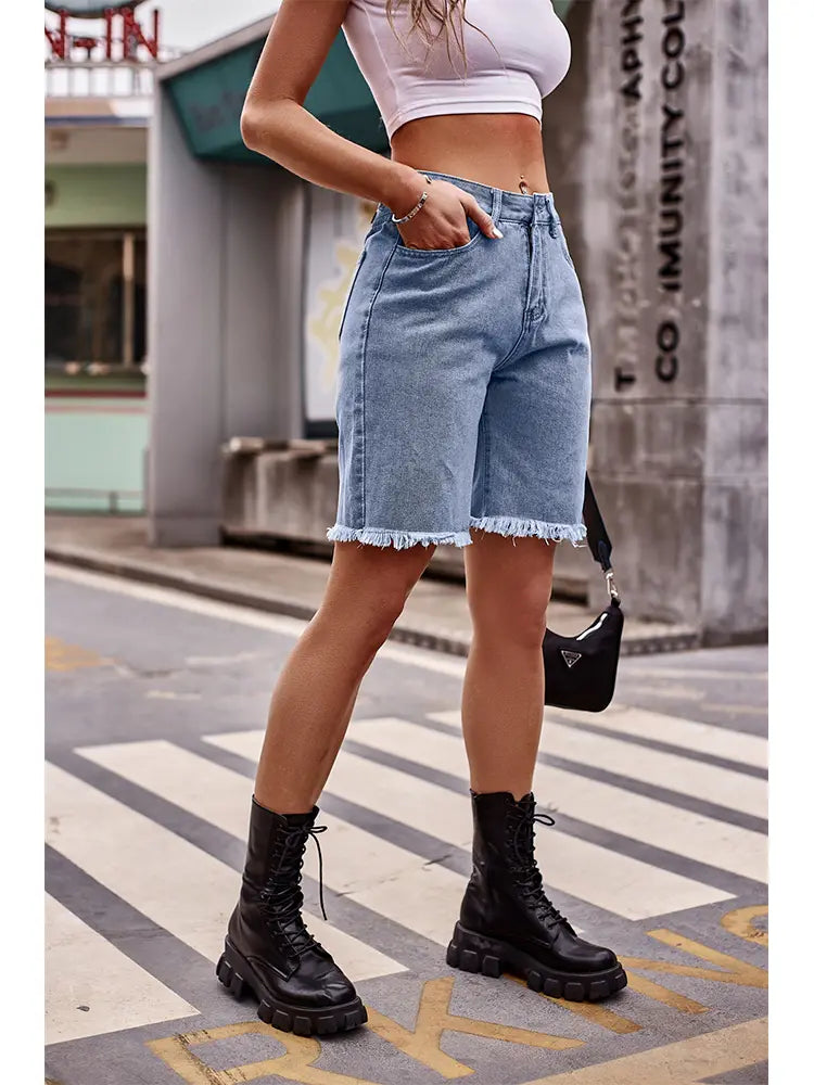 Short en jean polyvalent à ourlet effiloché