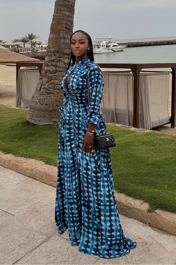 Blå tie-dye maxikjole med knapper foran