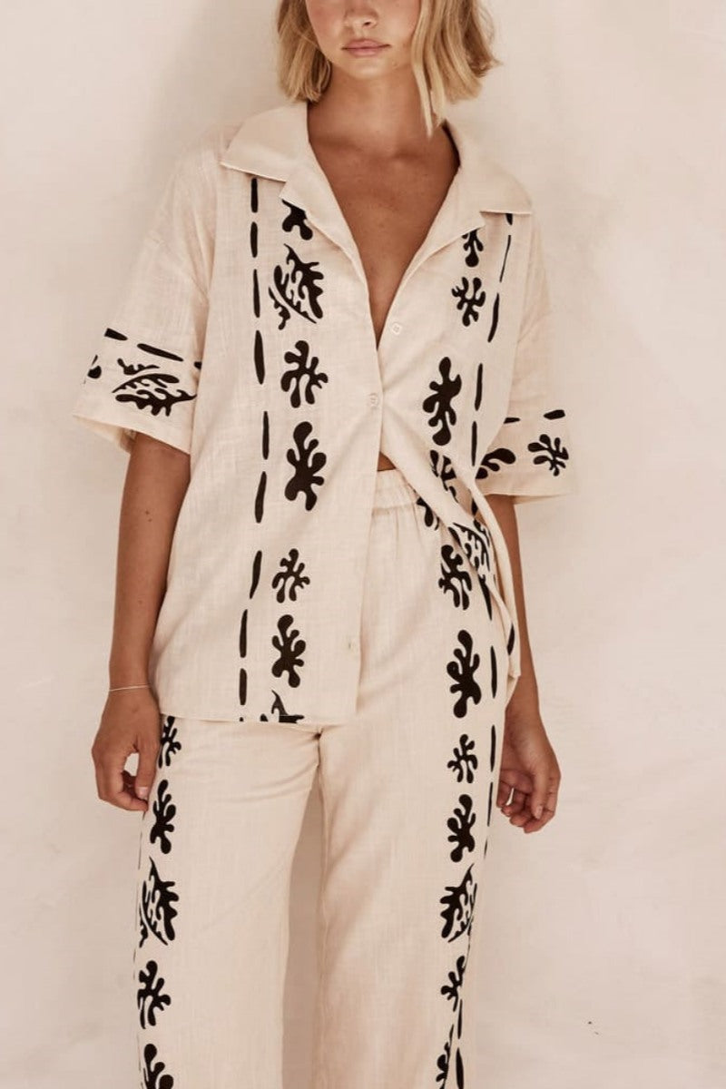 Calças de Perna Larga Creme com Estampa Preta - Conjunto