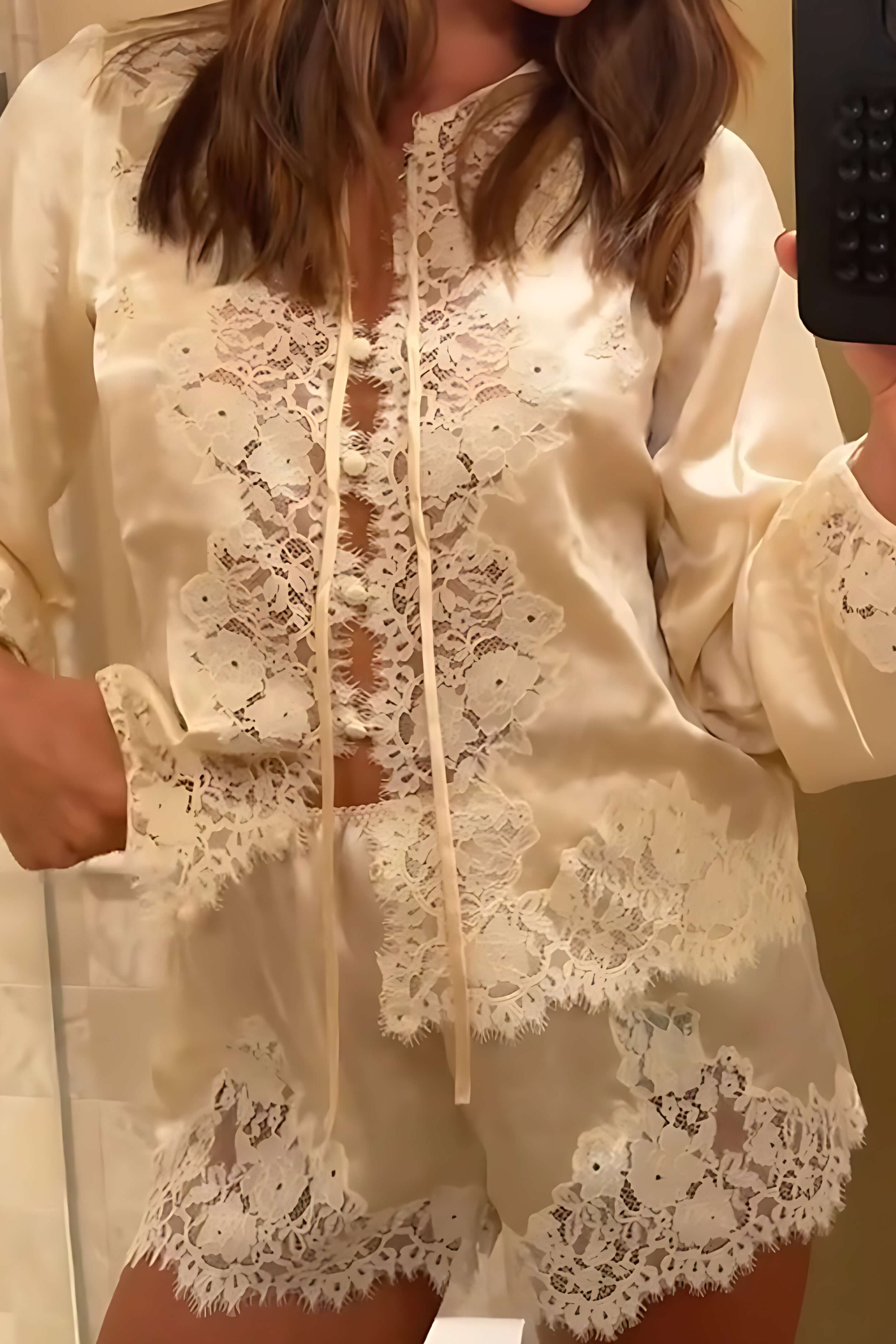 Spitzenbesetztes Satin-Pyjama-Set