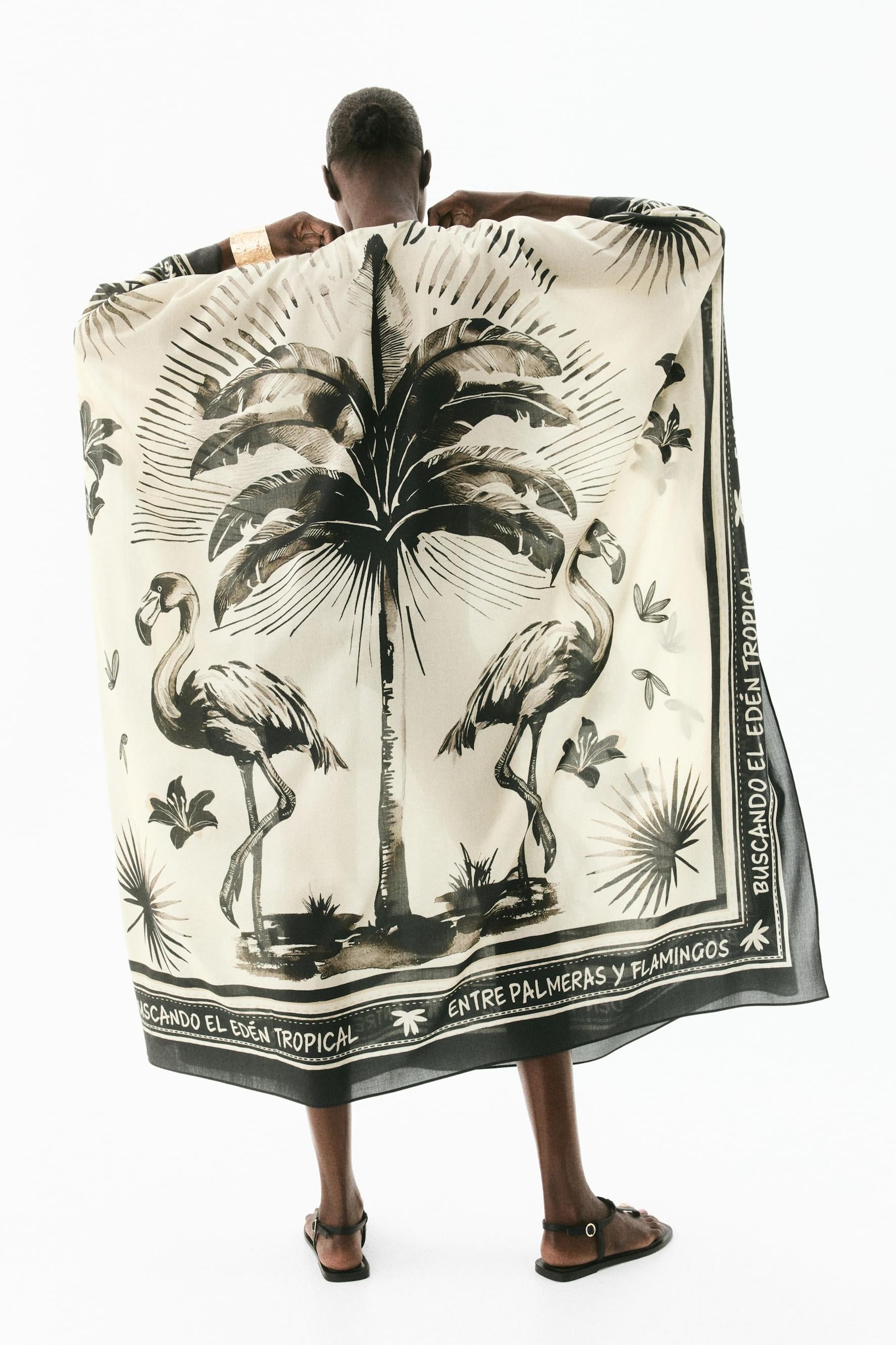 Jersey de mujer con corte entallado en color lechoso
