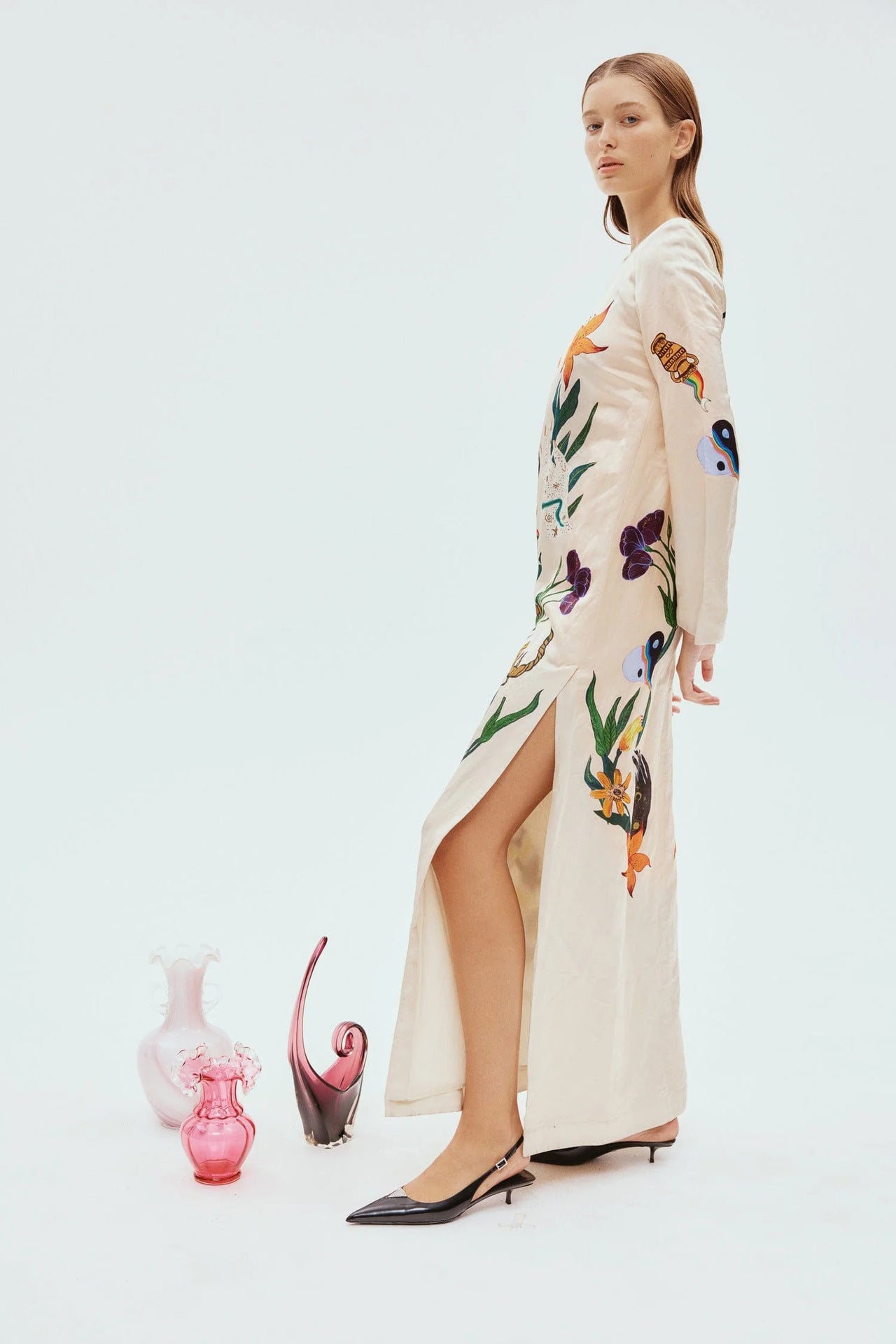 Uwodzicielska sukienka z odkrytymi plecami