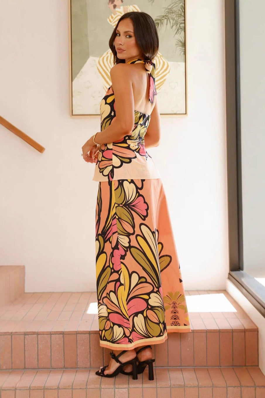 Conjunto de cárdigan con cuello halter y falda con estampado salvaje