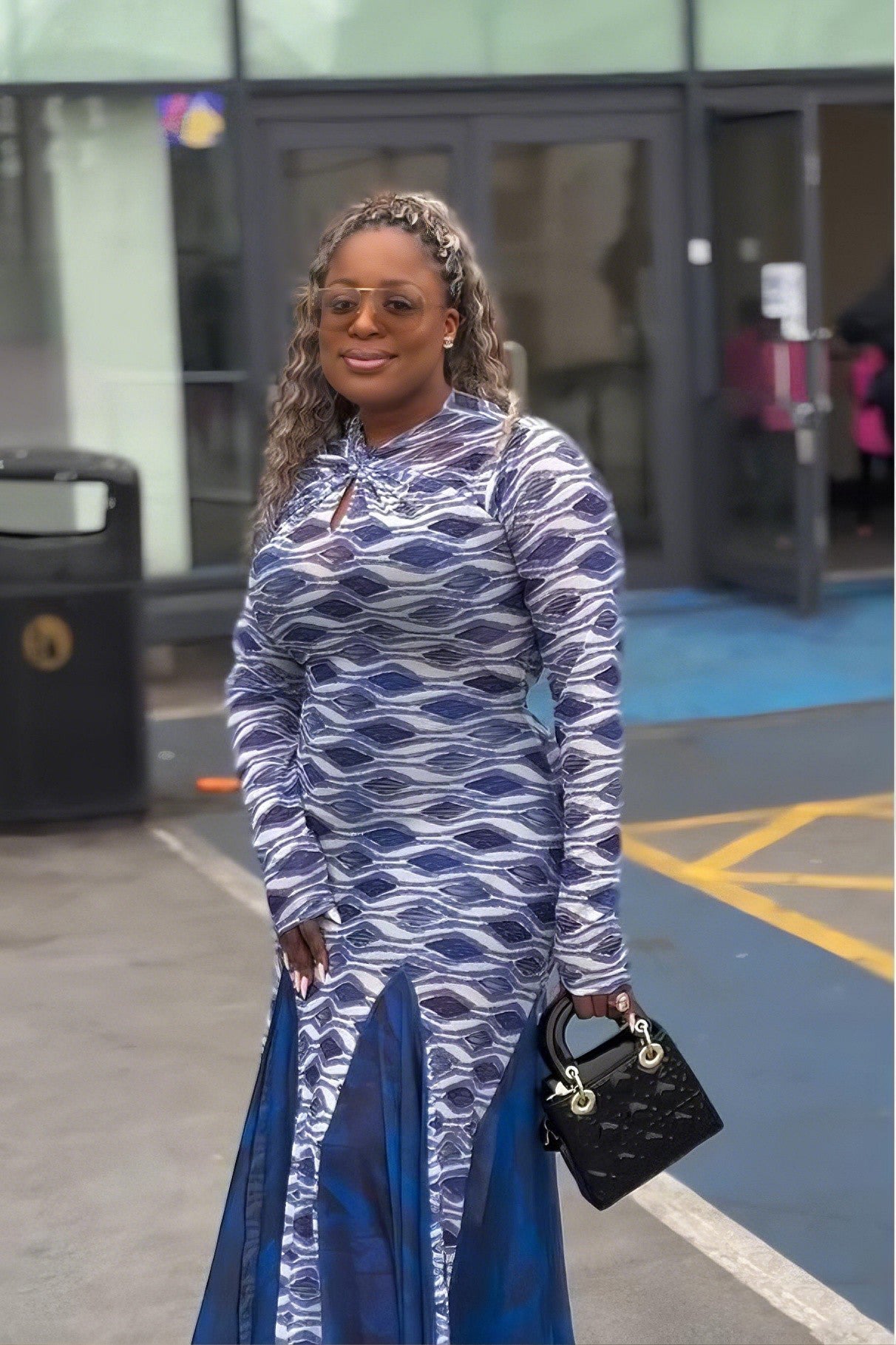 Grace Floral Appliqué Kortärmad midiklänning