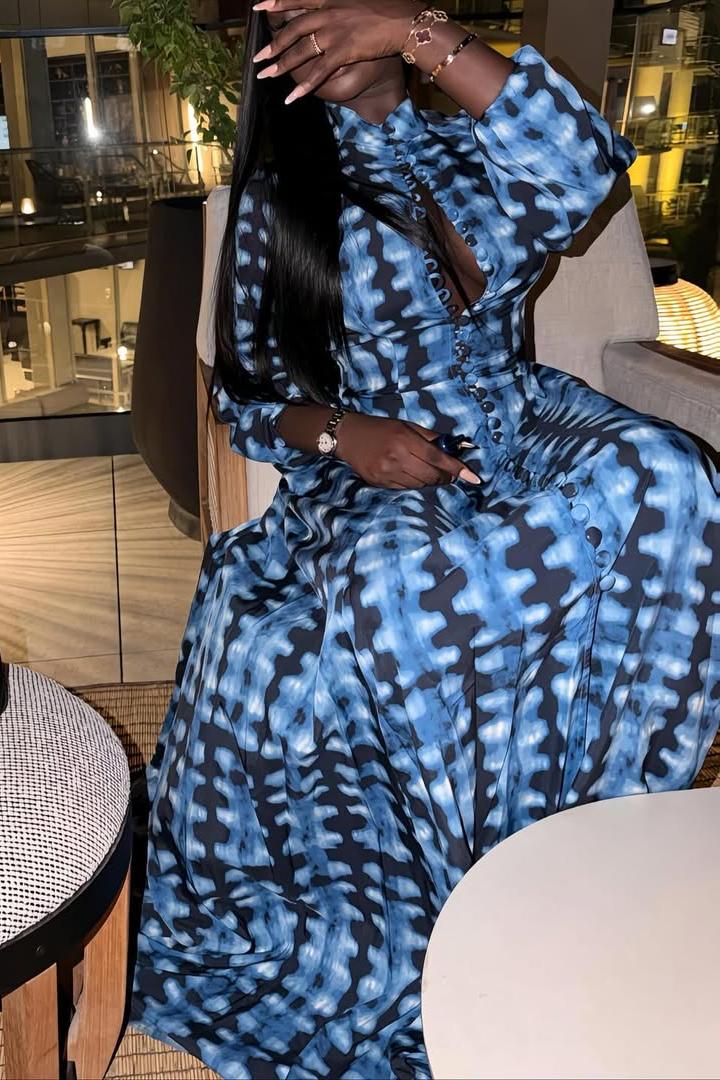 Blå tie-dye maxikjole med knapper foran