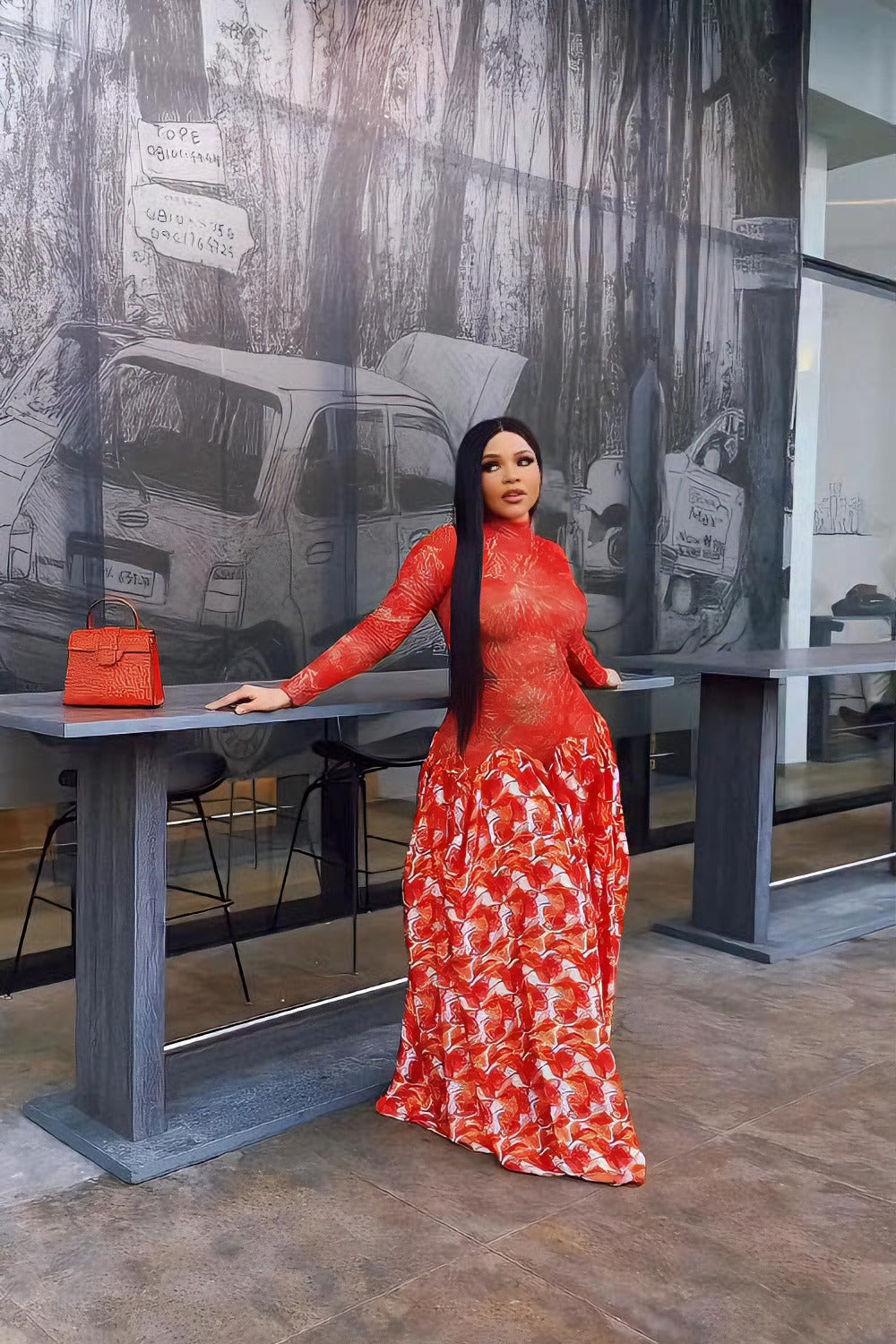 Livfull röd genomskinlig blommig maxiklänning