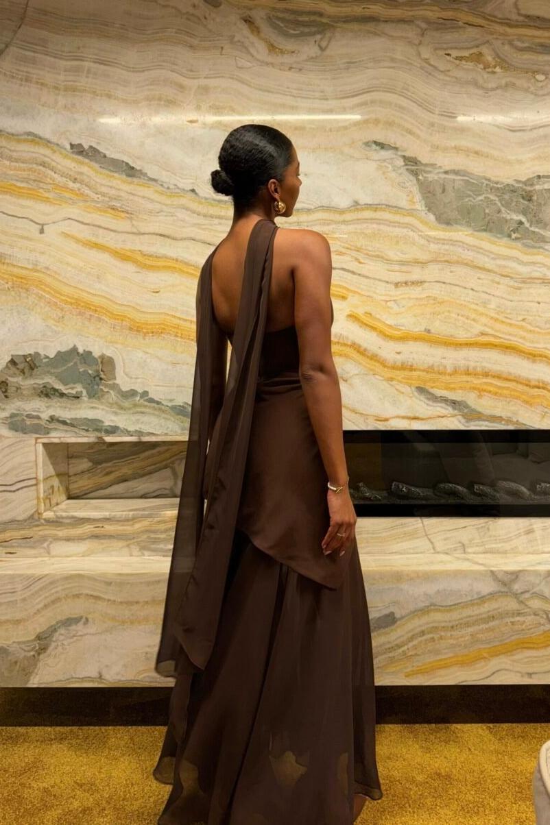 Vestido maxi sin tirantes con lazo halter y cintas fluidas