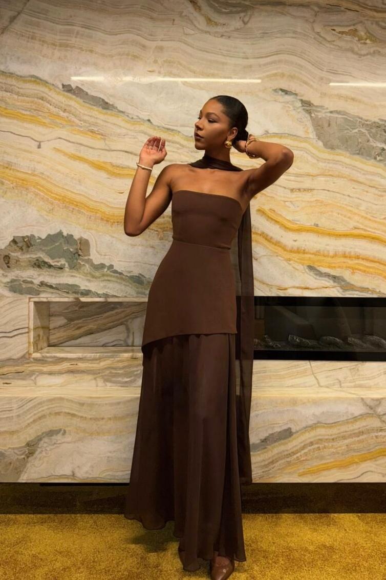 Vestido maxi sin tirantes con lazo halter y cintas fluidas