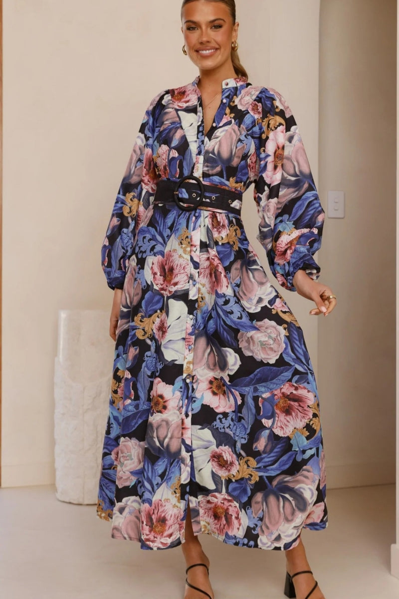 Loszittende jurk met ceintuur en pofmouwen