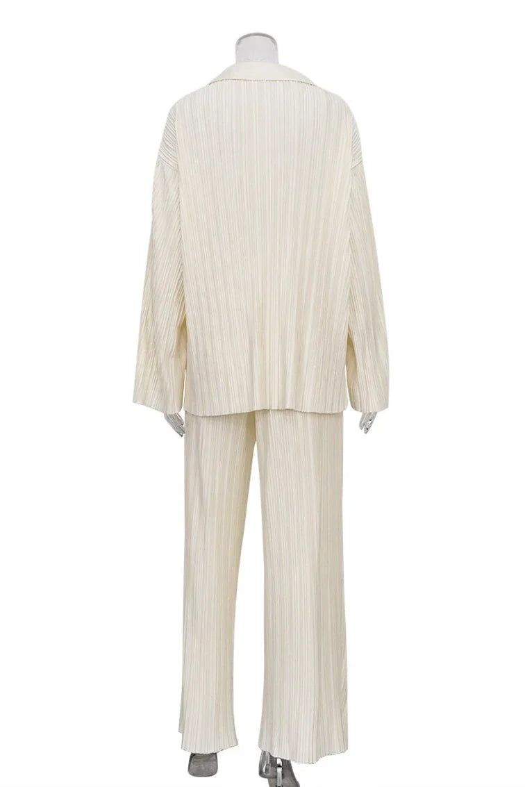 طقم بنطال بأكمام طويلة ومطوي بلون سادة