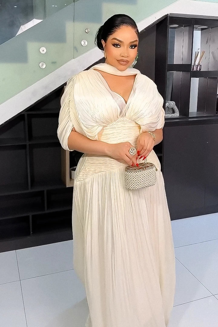 Robe longue à bordure azur en forme d'auréole