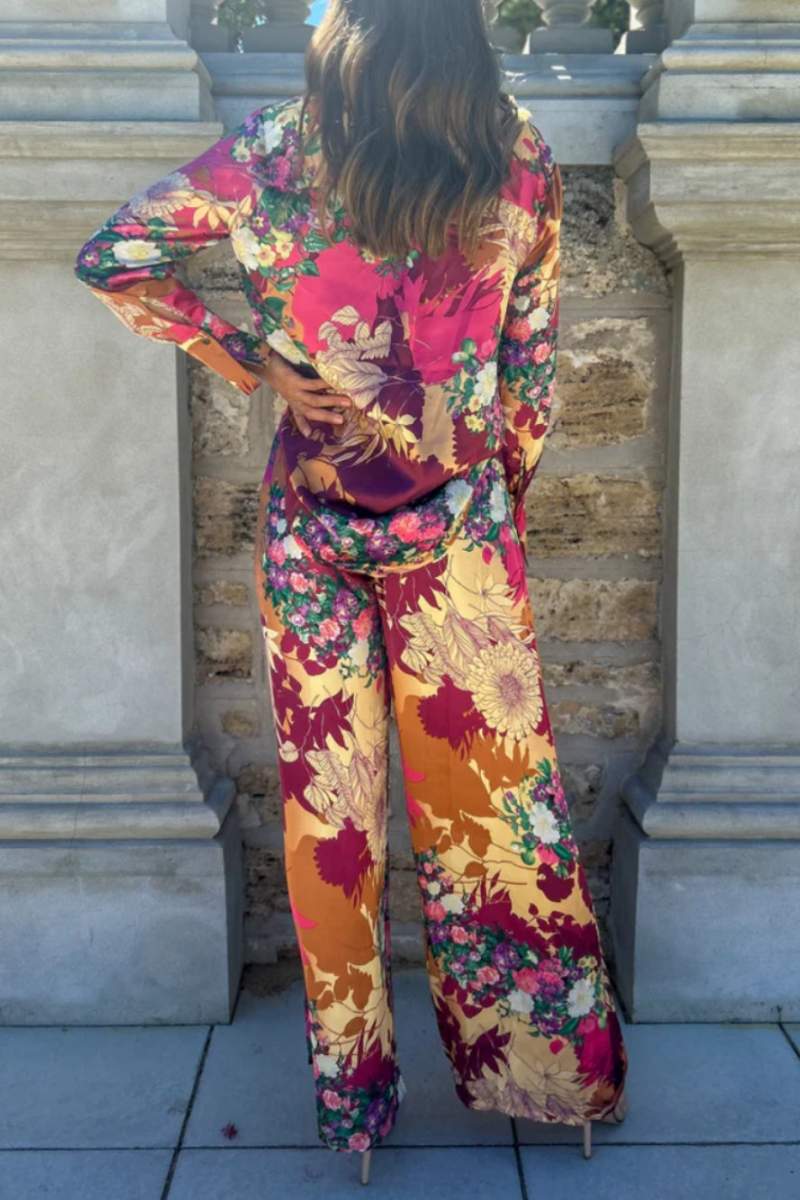 Blommig mjuk satinknappsats