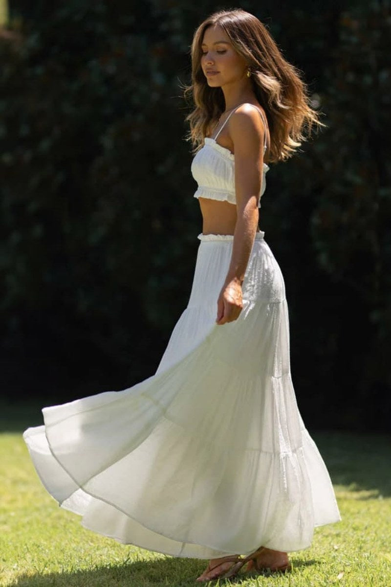 Vita skiktade kjolar