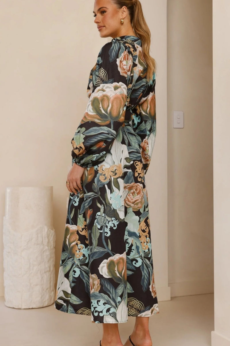 Loszittende jurk met ceintuur en pofmouwen