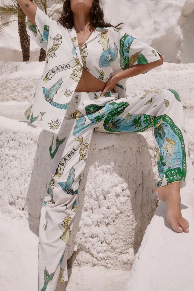 Σετ δύο τεμαχίων με πουκάμισο κοντομάνικο με εκτύπωση γοργόνας και παντελόνι φαρδύ