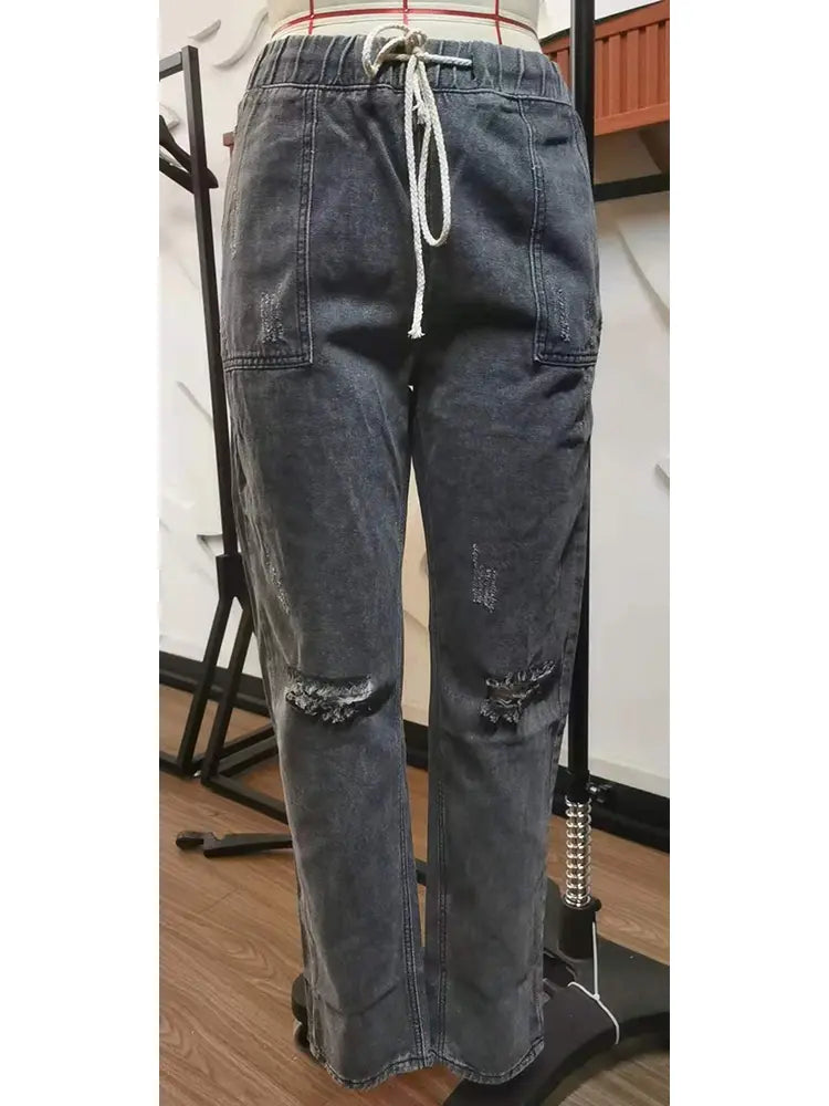 Hierscht-Jeans mat Schnërcelen um Tailleband a gebrauchte Look