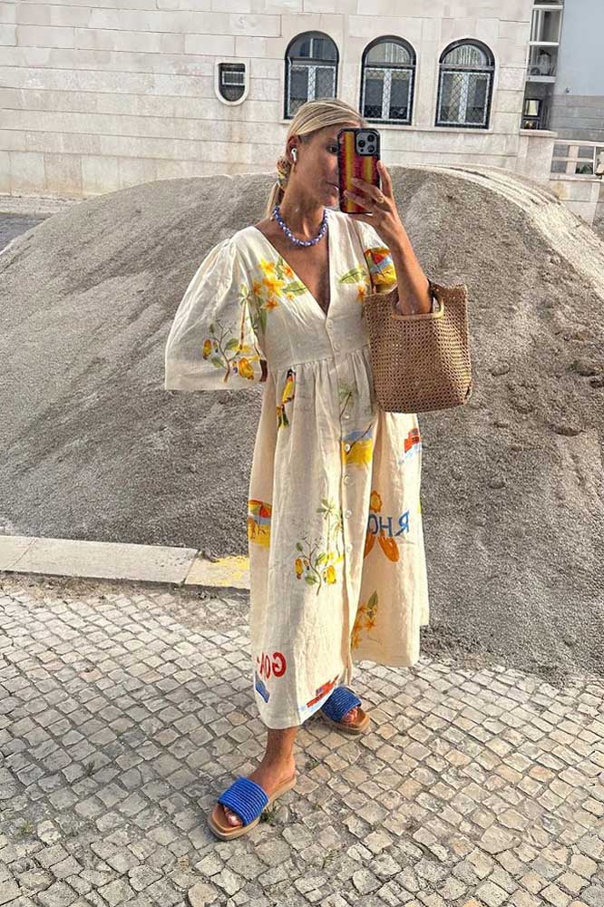 Tryckt midiklänning