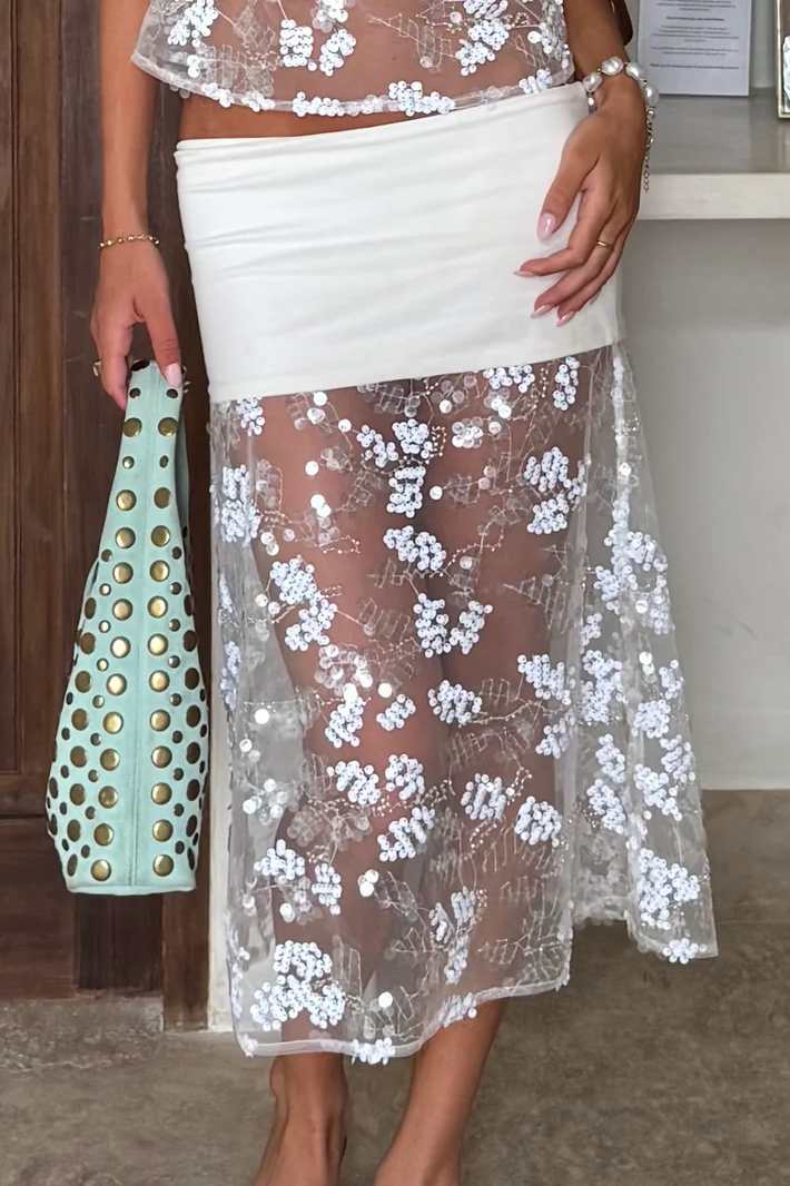 Blumiges Schulterfreies Stufiges Rüschen Maxikleid