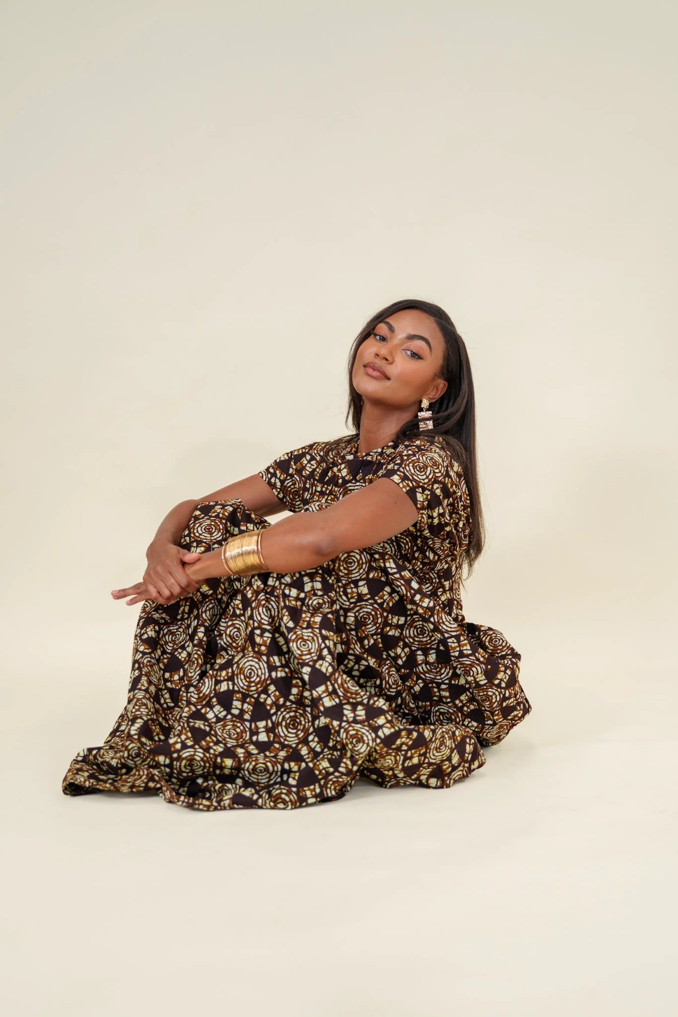 Megan tryckt V-ringad puffärmad midiklänning