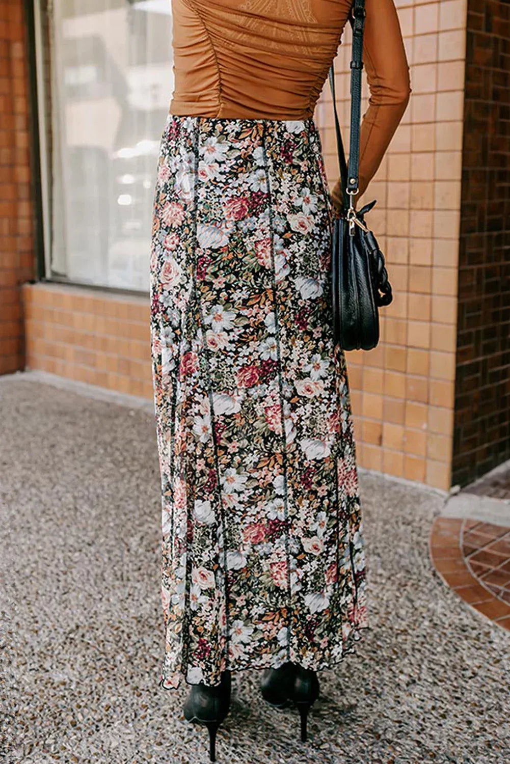 Vestido largo de noche con cintura fruncida y tirantes anudados