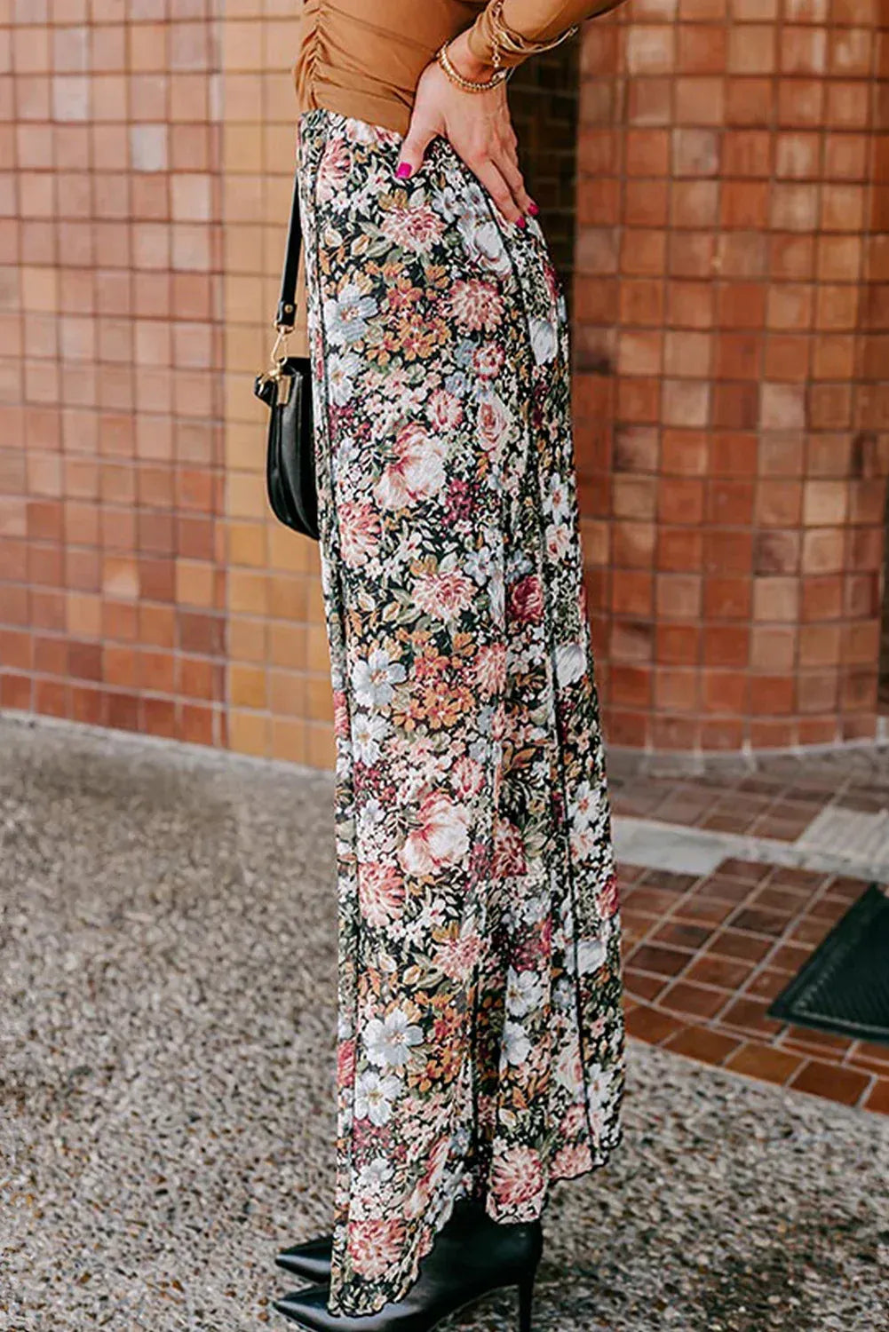 Vestido largo de noche con cintura fruncida y tirantes anudados