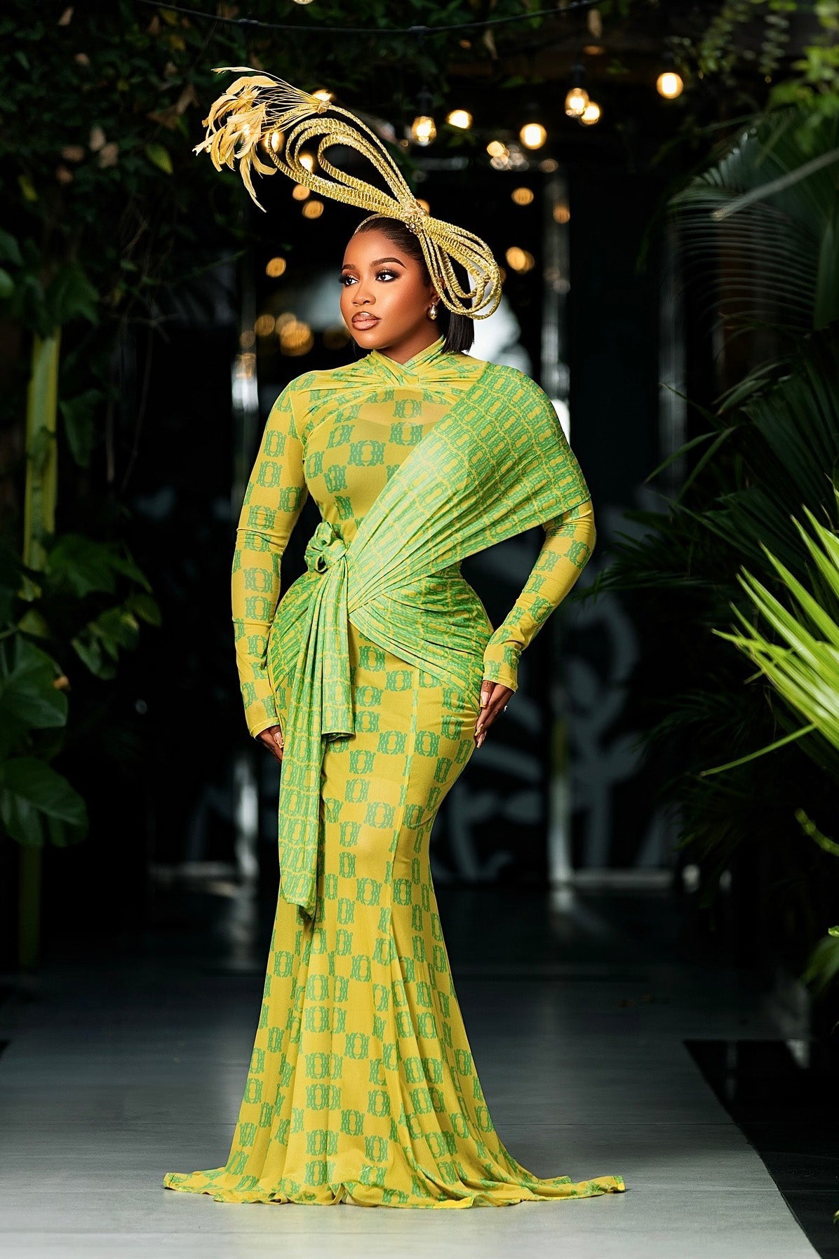 Grace Floral Appliqué Kortärmad midiklänning