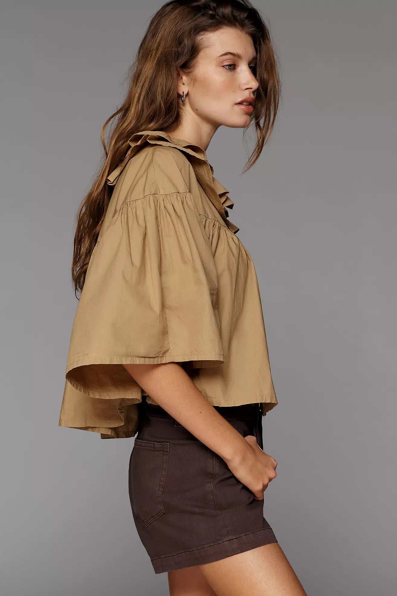 Khaki gekrauselte Blouse mat Halskraus, kuerz geschnidden